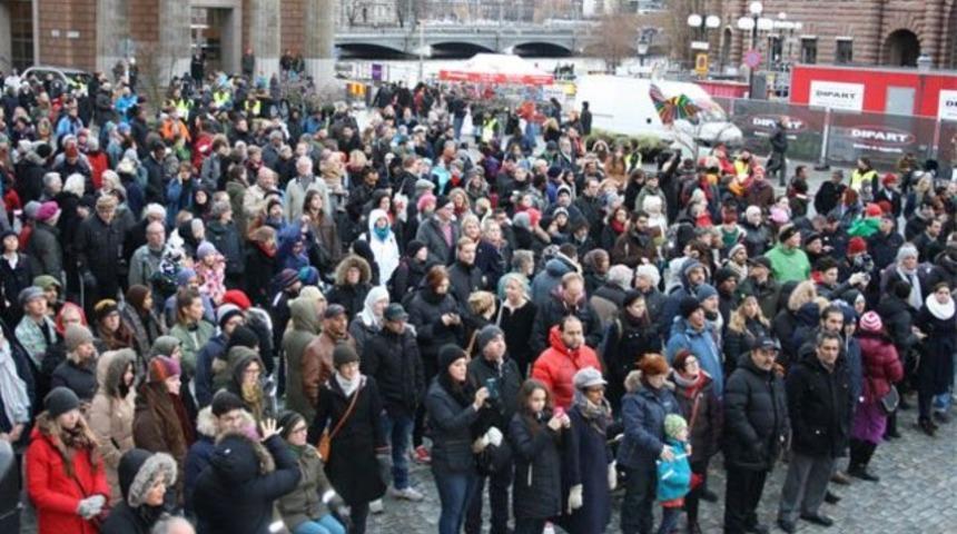 İsveç’te cami kundaklama olayları protesto edildi