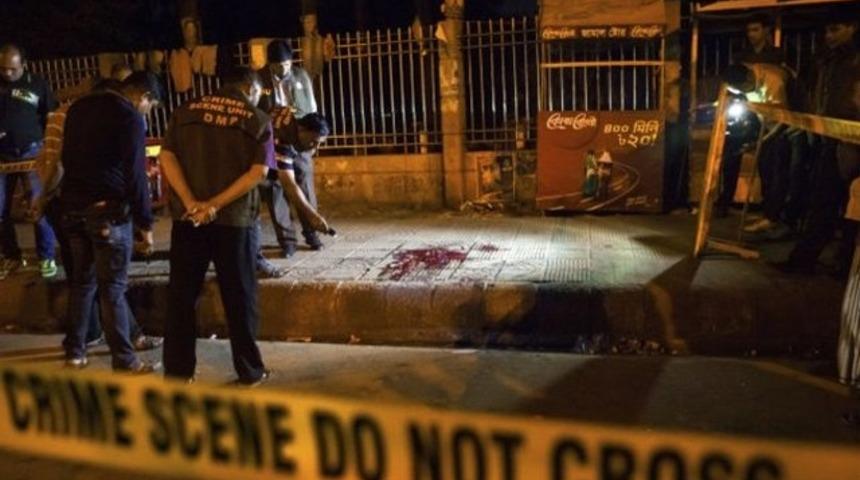 Bangladeşli ateist yazar paramparça edildi