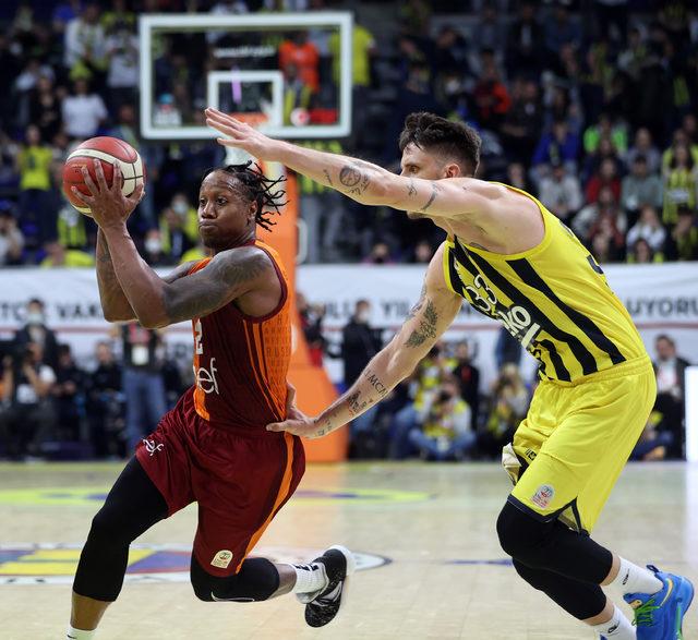 AA-20220411-27537477-27537473-FENERBAHCE_BEKO_GALATASARAY_NEF