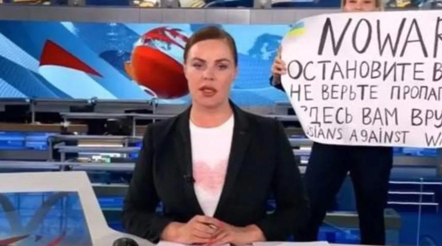 D&uuml;nyanın hafızasına kazınmıştı! Rus kanalında protesto yapan Ovsyannikova'nın yeni işi belli oldu