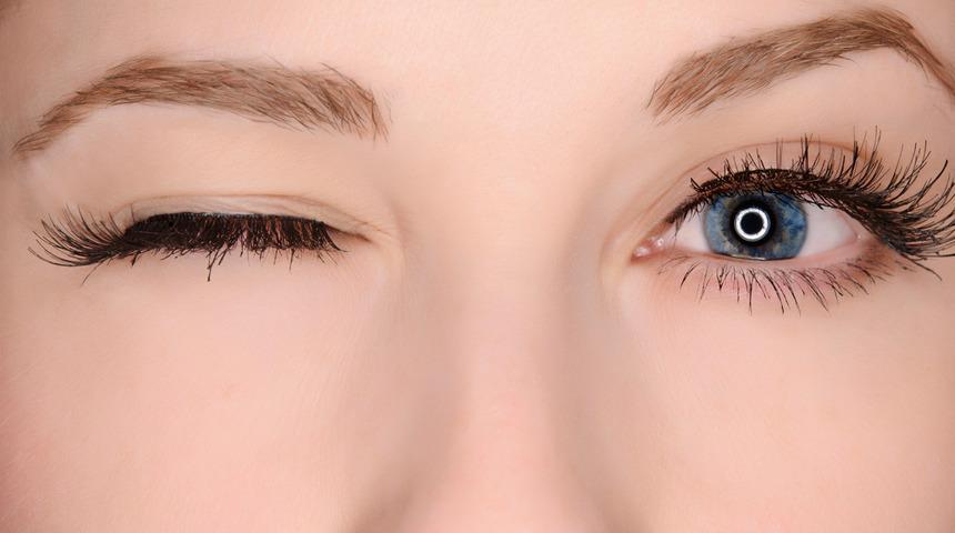 Göz kapağı seyirmesi nedir, neye işarettir? Nazardan mı?