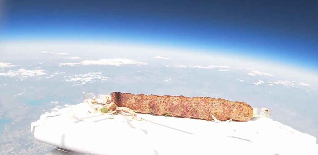 Sonunda bu da oldu! Adanalı kebap&ccedil;ı uzaya boru kebabı g&ouml;ndermeyi denedi