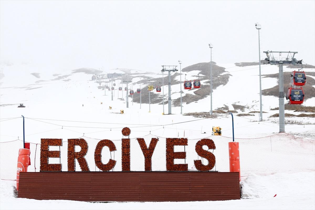 Anadolu'da kayak keyfi ilkbaharda da s&uuml;r&uuml;yor