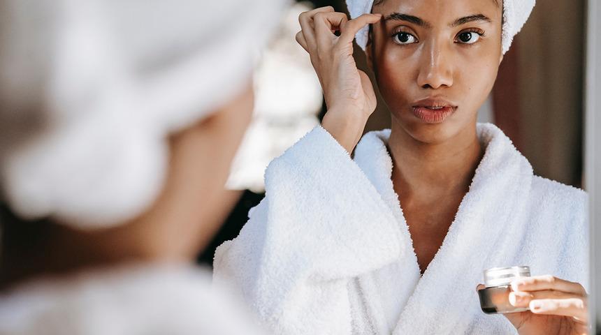 Sadece iki malzeme ile evde botoks etkili krem yapabilirsiniz 