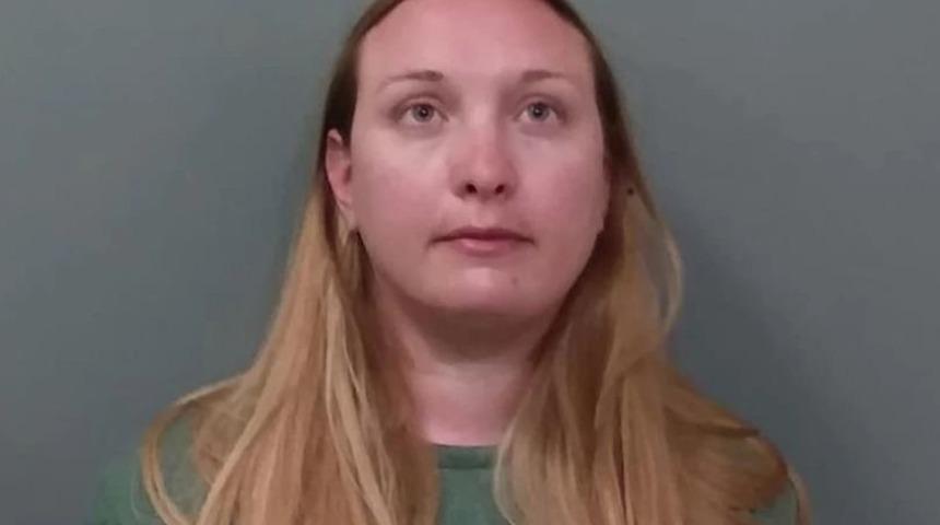 Skandalı çıplak görüntüler ortaya çıkardı! Öğrencileriyle cinsel ilişkiye giren öğretmen tutuklandı