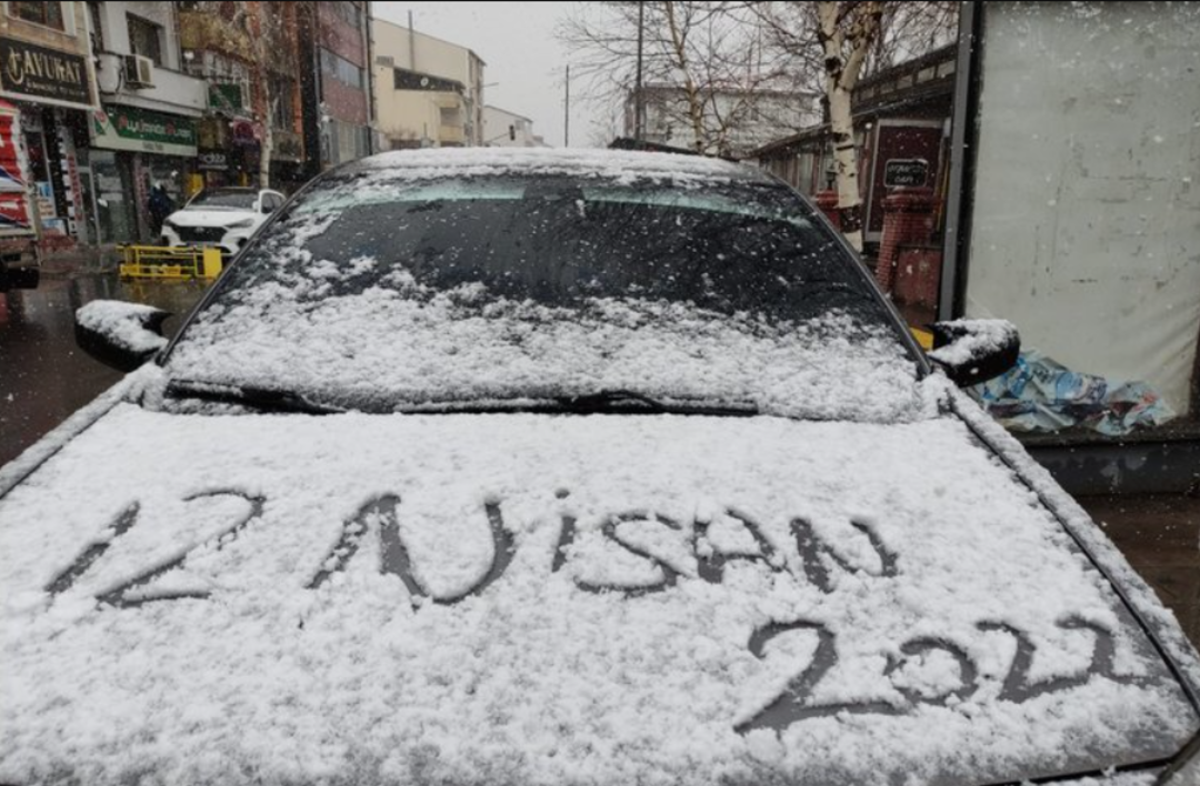 Nisan ayında beklenmedik kar s&uuml;rprizi! T&uuml;rkiye&rsquo;nin d&ouml;rt bir yanı beyaza b&uuml;r&uuml;nd&uuml;
