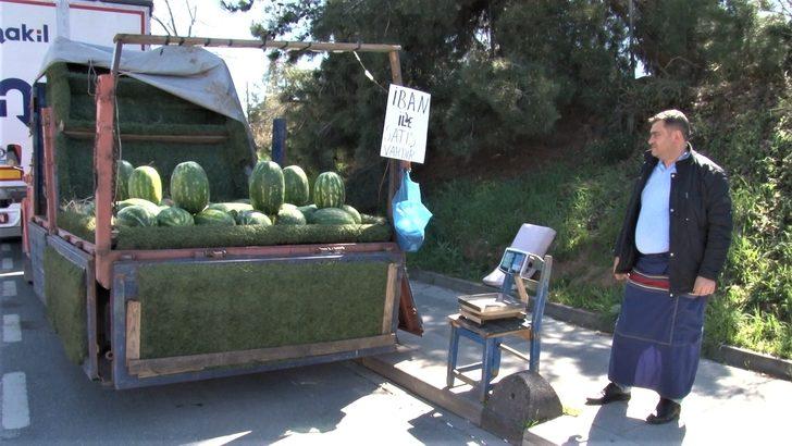 Seyyar satıcının yöntemi şaşırttı! Bu da IBAN'lı karpuz satışı G1