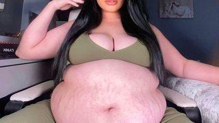 Kilosuyla dalga geçenlere sert tepki verdi! Herkes dalga geçti ama servet kazanıyor 