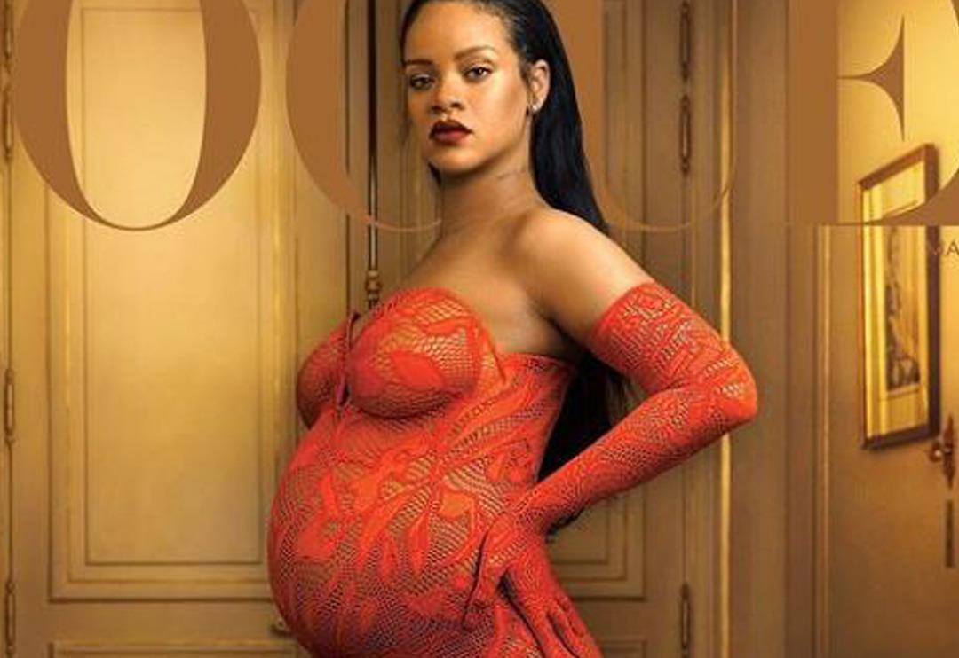 Rihanna Vogue i&ccedil;in poz verdi! Cesur hamile stili olay oldu