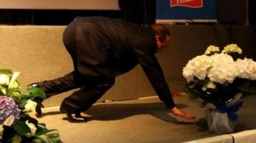 Silvio Berlusconi yere düştü, solu suçladı