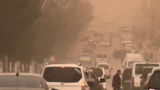 Midyat'ta toz taşınımı! Göz gözü görmüyor