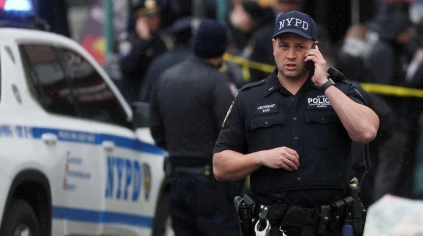 New York metrosundaki silahlı saldırıda en az 13 kişi vuruldu