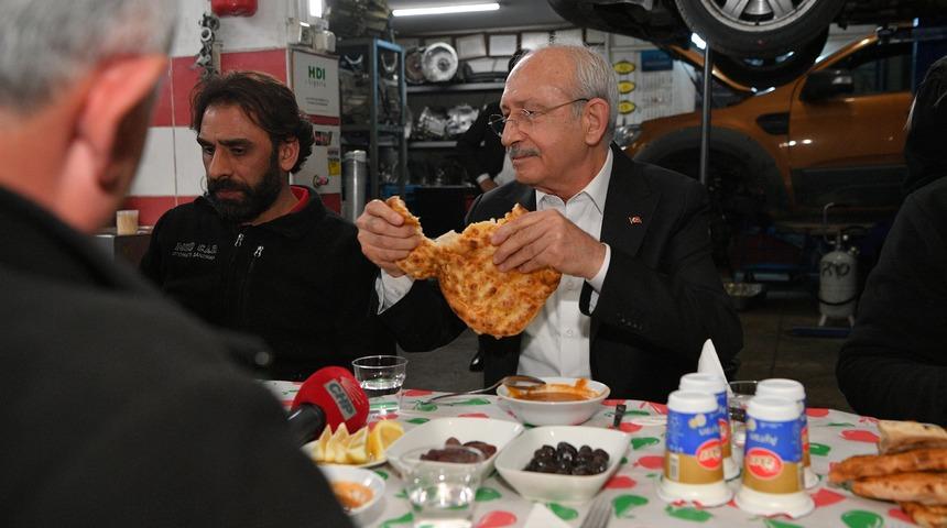 CHP lideri Kemal Kılıçdaroğlu, oto sanayi sitesinde çalışanlarla iftar yaptı