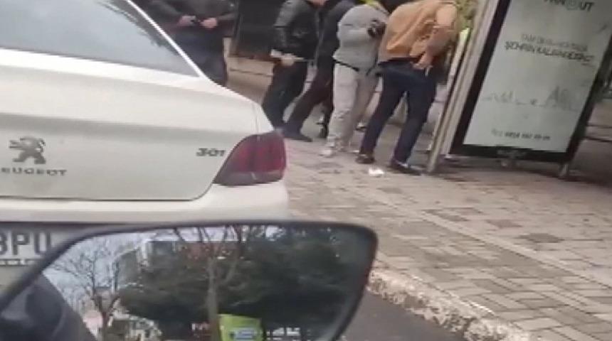 Trafikteki tartışmada yürekler ağza geldi! Elini belindeki silaha atıp...