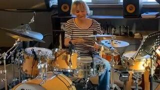 Gülse Birsel'den bateri şov!  Sahurda mahalle mahalle dolaşasım var