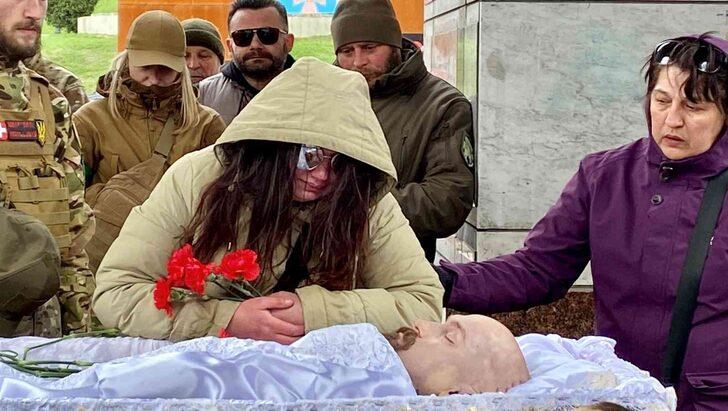 Ukrayna'dan yürek burkan görüntüler! Gözyaşları sel oldu G3