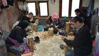 Kütahya'nın kaşıkçı köyünde mesleğe ilgi azalıyor