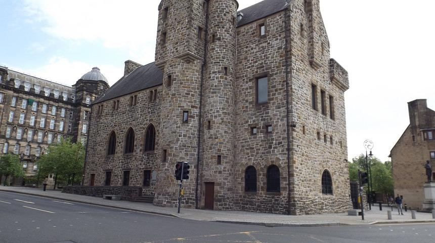 İskoçya müzesi, Nijerya'ya ait 125 yıllık bronz heykelleri iade edeceğini duyurdu