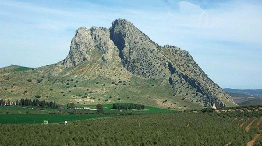 Kolomb tepeyi camiye benzetti