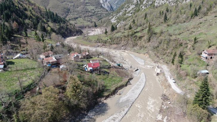 Köylerinde iki aydır mahsur kaldılar: Yetkililer geldi gitti ama bir sonuç alamadık G3
