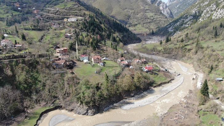 Köylerinde iki aydır mahsur kaldılar: Yetkililer geldi gitti ama bir sonuç alamadık G4