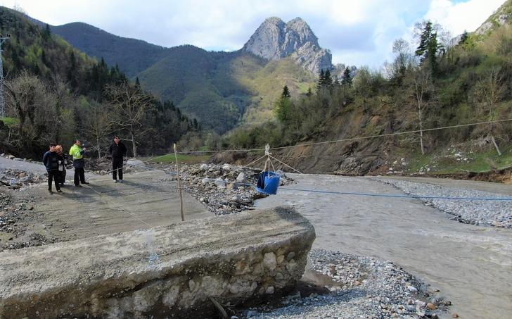 Köylerinde iki aydır mahsur kaldılar: Yetkililer geldi gitti ama bir sonuç alamadık G5