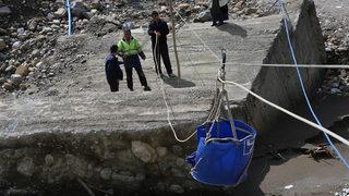 Köylerinde iki aydır mahsur kaldılar: Yetkililer geldi gitti ama bir sonuç alamadık