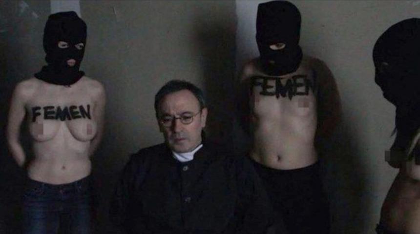 'FEMEN bir rahibi rehin aldı' iddiası