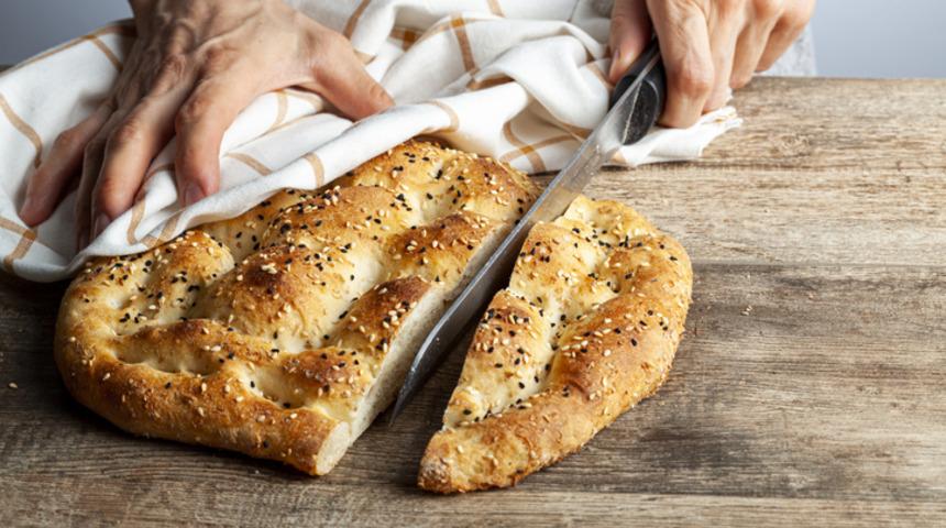 Pide kuyruğuna girmeyin, ramazan pidesini evde hazırlayın! İşte ramazan pidesi tarifi ve malzemeleri