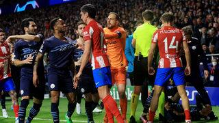 Atletico Madrid-Manchester City maçında utanç gecesi! Kendi oyuncusuna saldırdı...