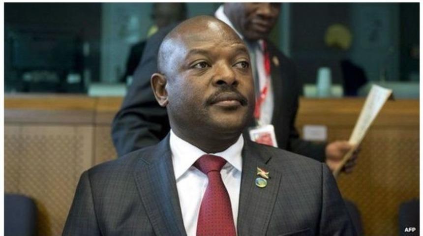 Burundi devlet başkanı darbe girişiminin ardından ülkesine geri dönebildi