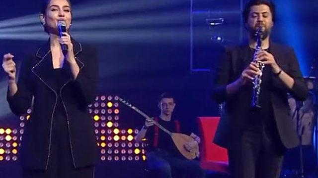 'Langıdı lan lan samsak döveci' şarkısı aralarını açtı! Serkan Çağrı ve Elif Buse Doğan küstü mü?