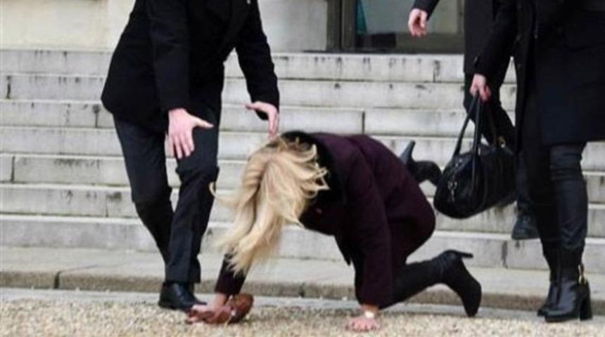 Danimarka Başbakanı Paris'te yere d&uuml;şt&uuml;