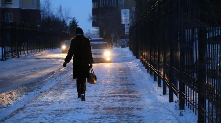 Kazakistan'da soğuk hayatı durdurdu