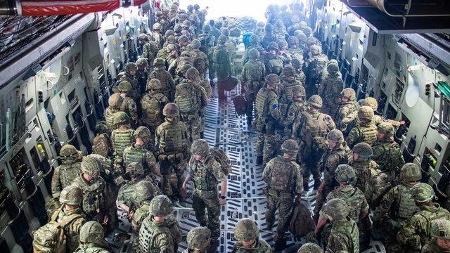 Afganistan'dan tahliyelere yardımcı olmak için İngiltere Kabil Havalimanı'na asker göndermişti
