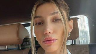 Miss Turkey güzeli Şevval Şahin'den olay yatak pozu! Bir eclair yenir