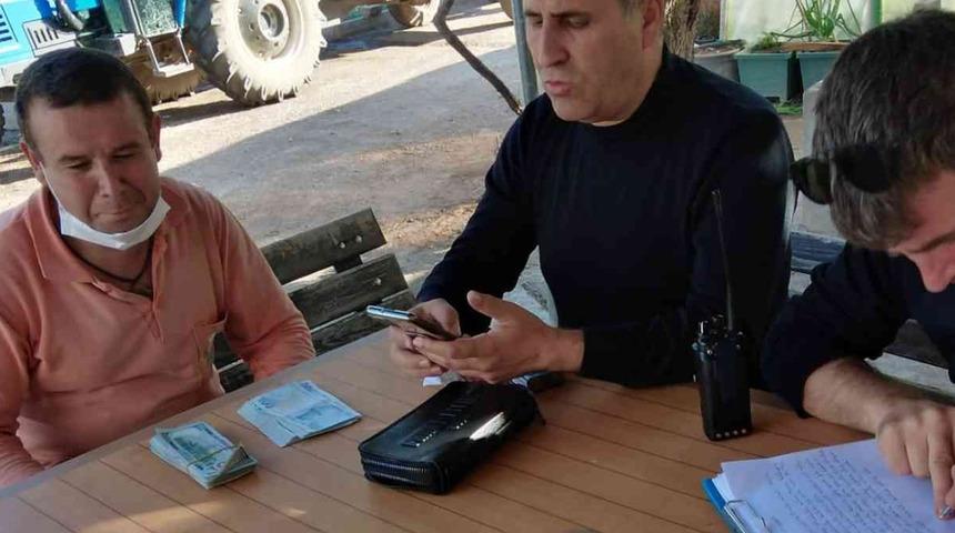 Parkta çiçek ekerken dolar dolu çanta bulmuştu! Sahibi bakın kim çıktı... Kırmızı bültenle aranıyormuş