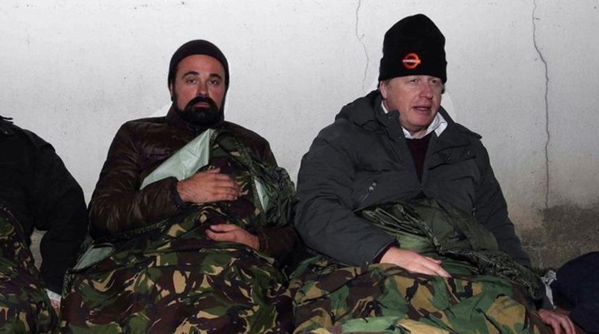 Londra Belediye Başkanı Boris Johnson evsizler i&ccedil;in sokakta uyudu