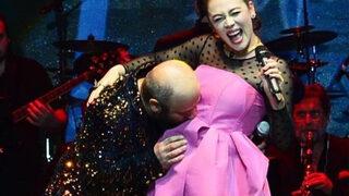 Sosyal medyaya damga vurdu! Oyuncu Serkan Keskin, 4 aylık hamile Demet Evgar'ın karnını öptü