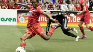 'Kadın olduğumu ispat için soyunmak zorunda kaldım'