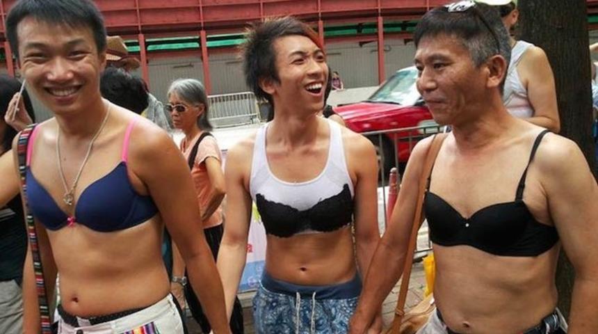 Hong Kong’da ‘sütyenli’ protesto