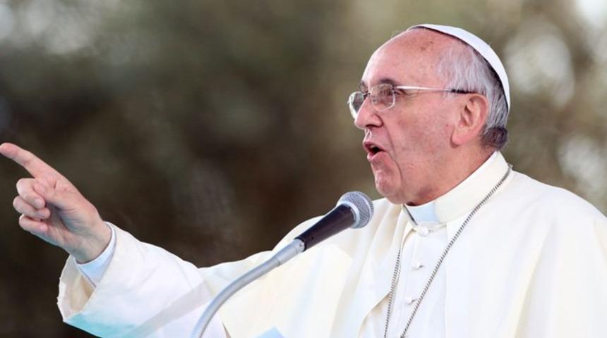 Papa'dan şaşırtan Charlie Hebdo çıkışı