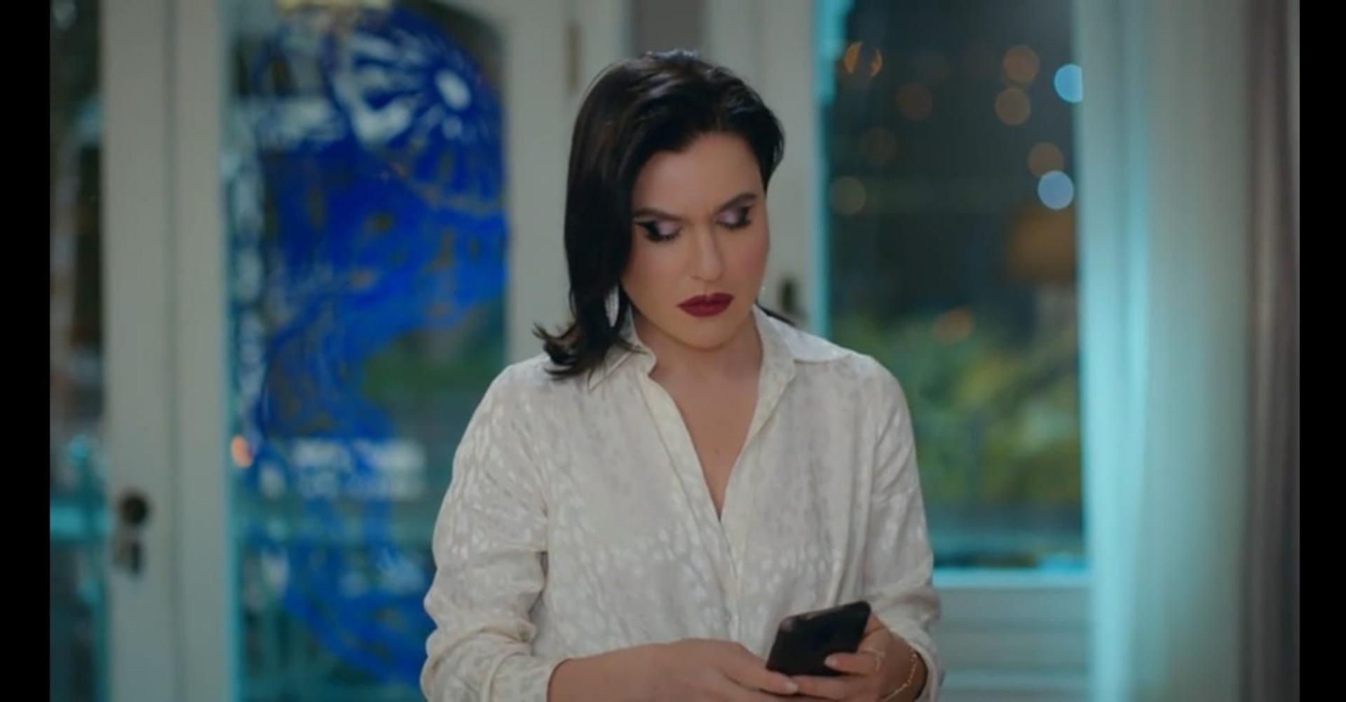 Yasak Elma Ender'in çok beğenilen leopar desenli gömleğine uygun fiyatlı alternatifler