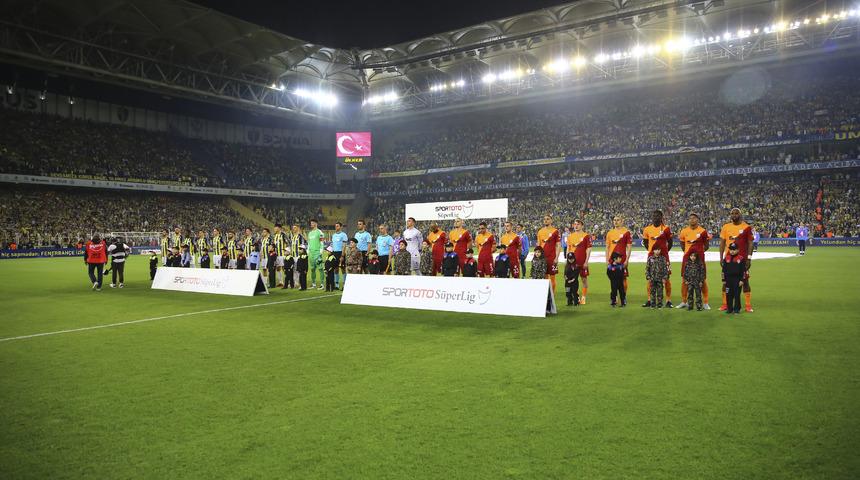 Son dakika: Fenerbahçe - Galatasaray derbisini izlediler, o yıldıza hayran kaldılar!