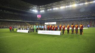 Son dakika: Fenerbahçe - Galatasaray derbisini izlediler, o yıldıza hayran kaldılar!