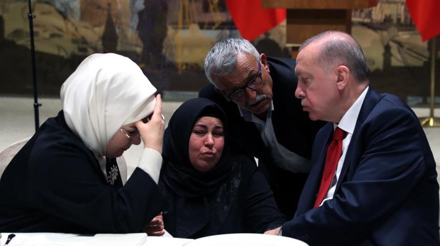 İftar yemeğinde dikkat çeken kare! Üzüntüleri kameralara yansıdı