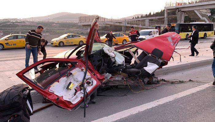 Kadıköy'de korkunç kaza! Otomobil ikiye bölündü, sürücü araçtan fırladı
