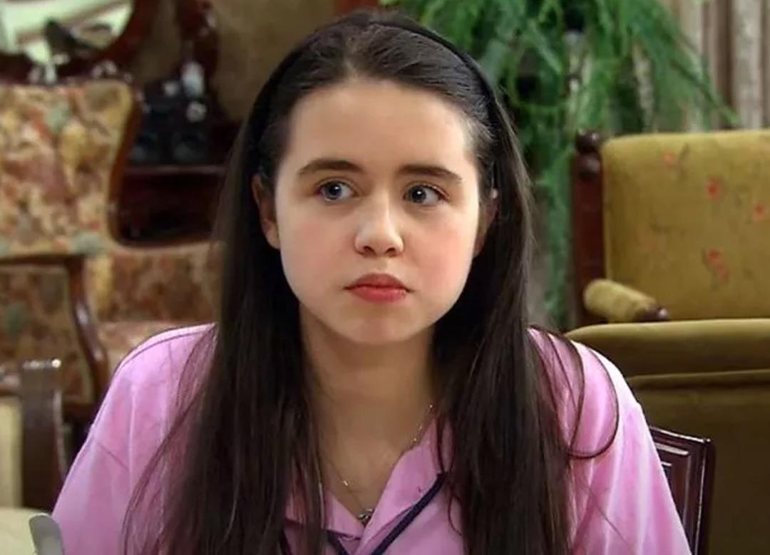 Alemin Kralı'nın Ahsen'i Yağmur &Uuml;n'den dekolteli poz! 'Bu nasıl bir g&uuml;zellik yahu'