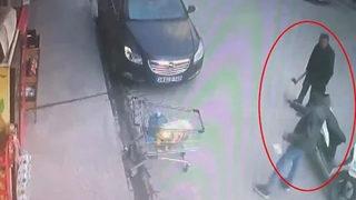 Yol verme kavgasında şoke eden görüntü! Bagajından baltayı çıkartıp...