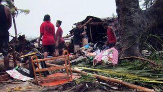 Pam kasırgası Vanuatu'yu yıktı geçti